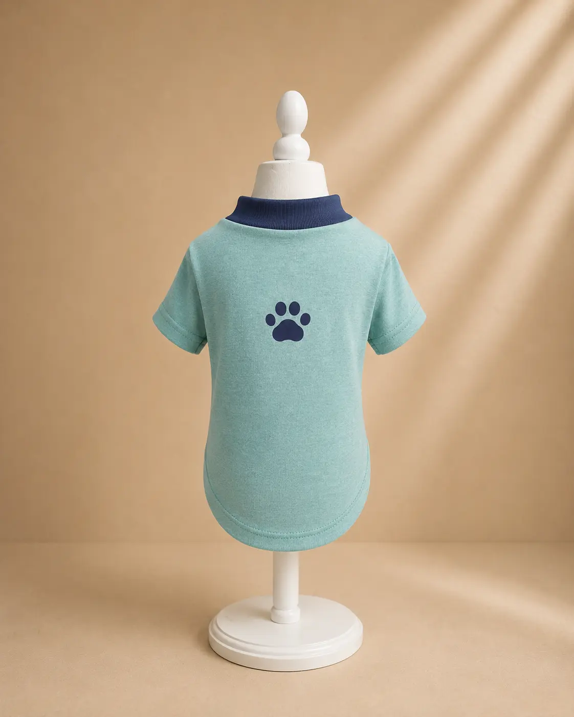 Playera para perro color menta de la colección Essentials de Dinasty, vista frontal
